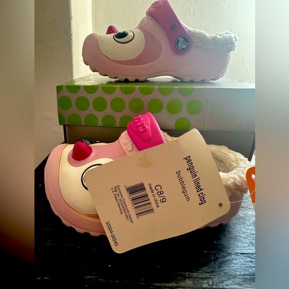 Pink penguin crocs - Picture 4 of 15